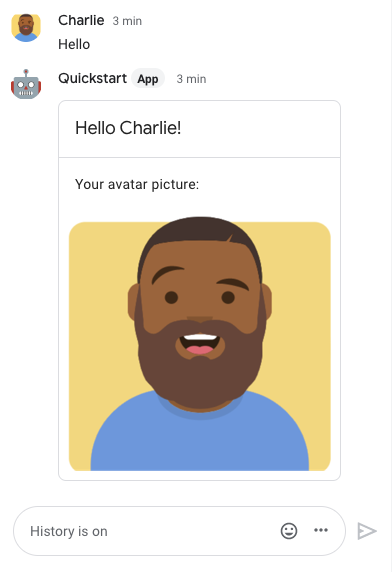 La app de Chat responde con una tarjeta que muestra el nombre visible y la imagen del avatar del remitente.