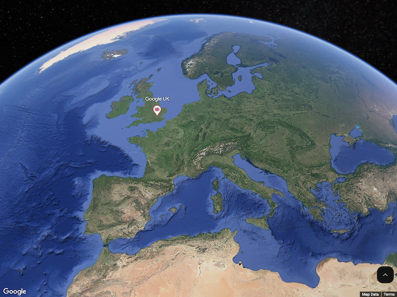 「英国の国旗が付いたマーカーが写っている画像」