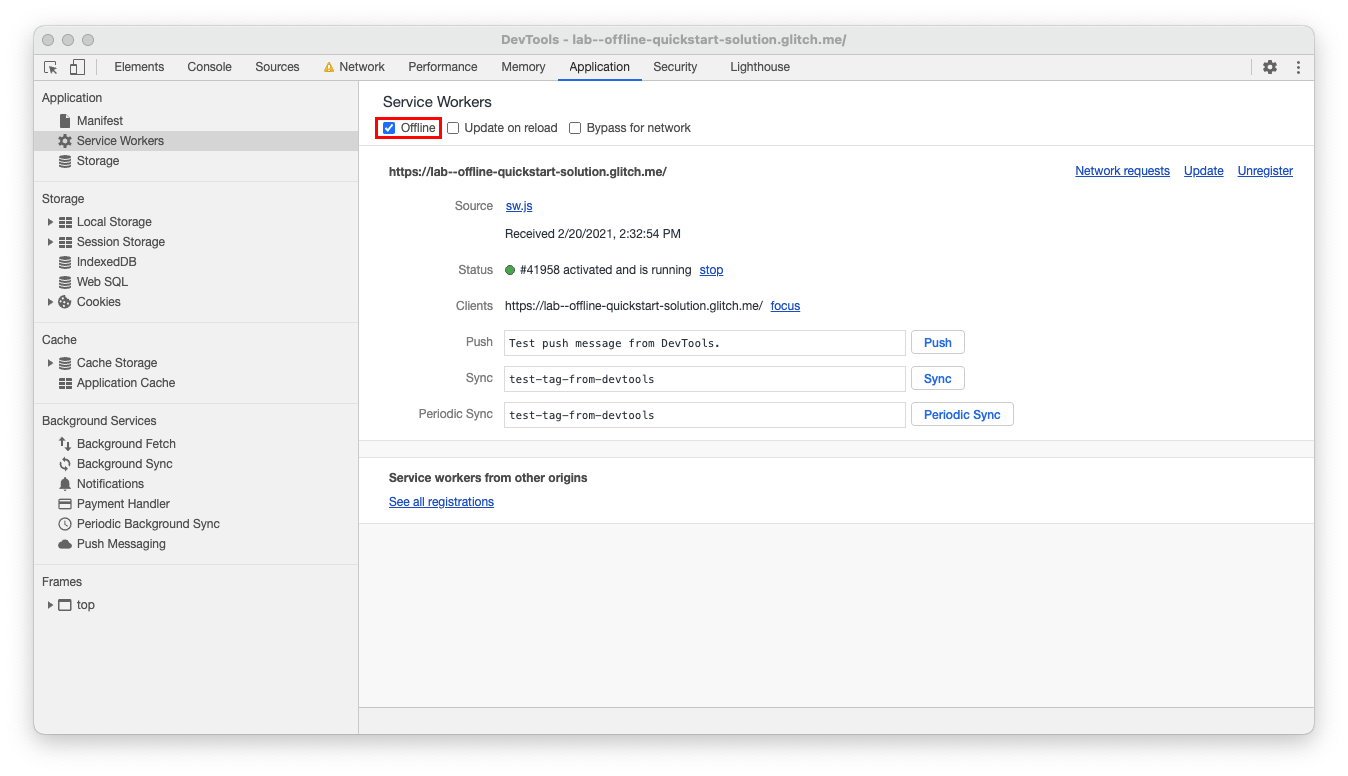 Scheda Applicazione di Chrome DevTools aperta su Service Worker con la casella di controllo Offline selezionata