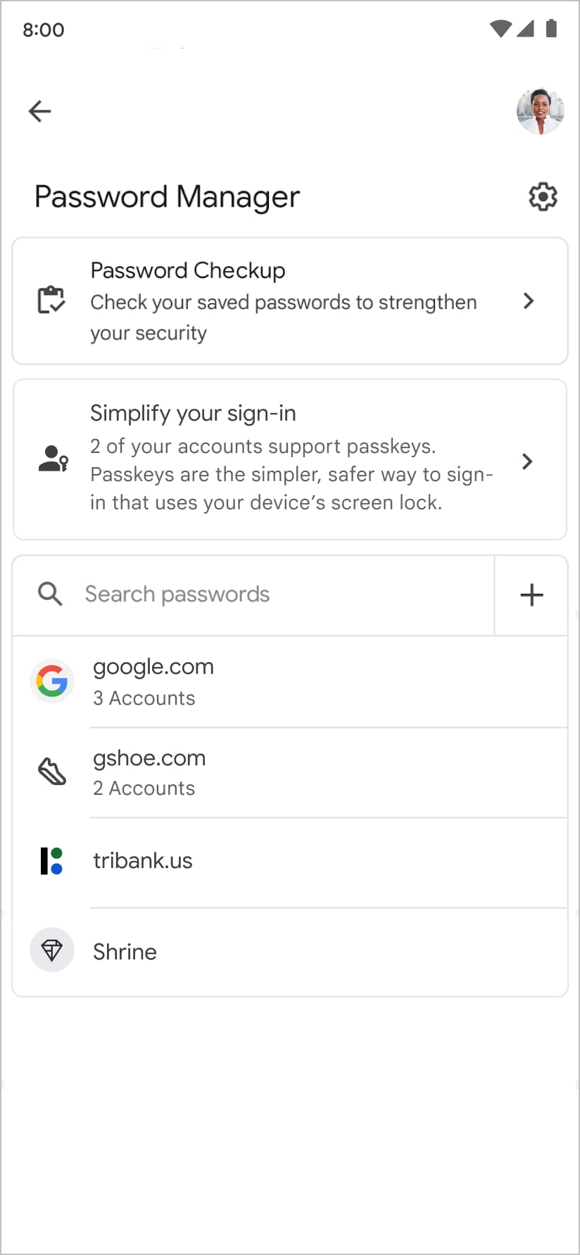 Le Gestionnaire de mots de passe de Google suggère à l'utilisateur de créer une clé d'accès lorsqu'il examine sa liste de mots de passe et de clés d'accès existants.