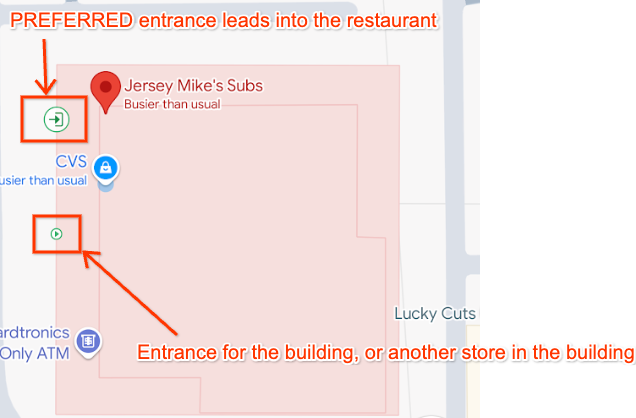地圖上顯示建築物輪廓和兩個入口。PREFERRED 入口會以較大的圖示顯示，與其他入口有所區別。