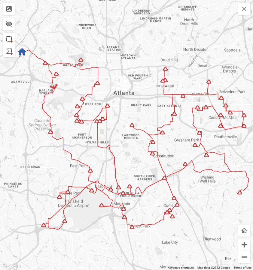 Google Maps ที่แสดงเส้นทางและป้ายจอดรถหลายแห่ง