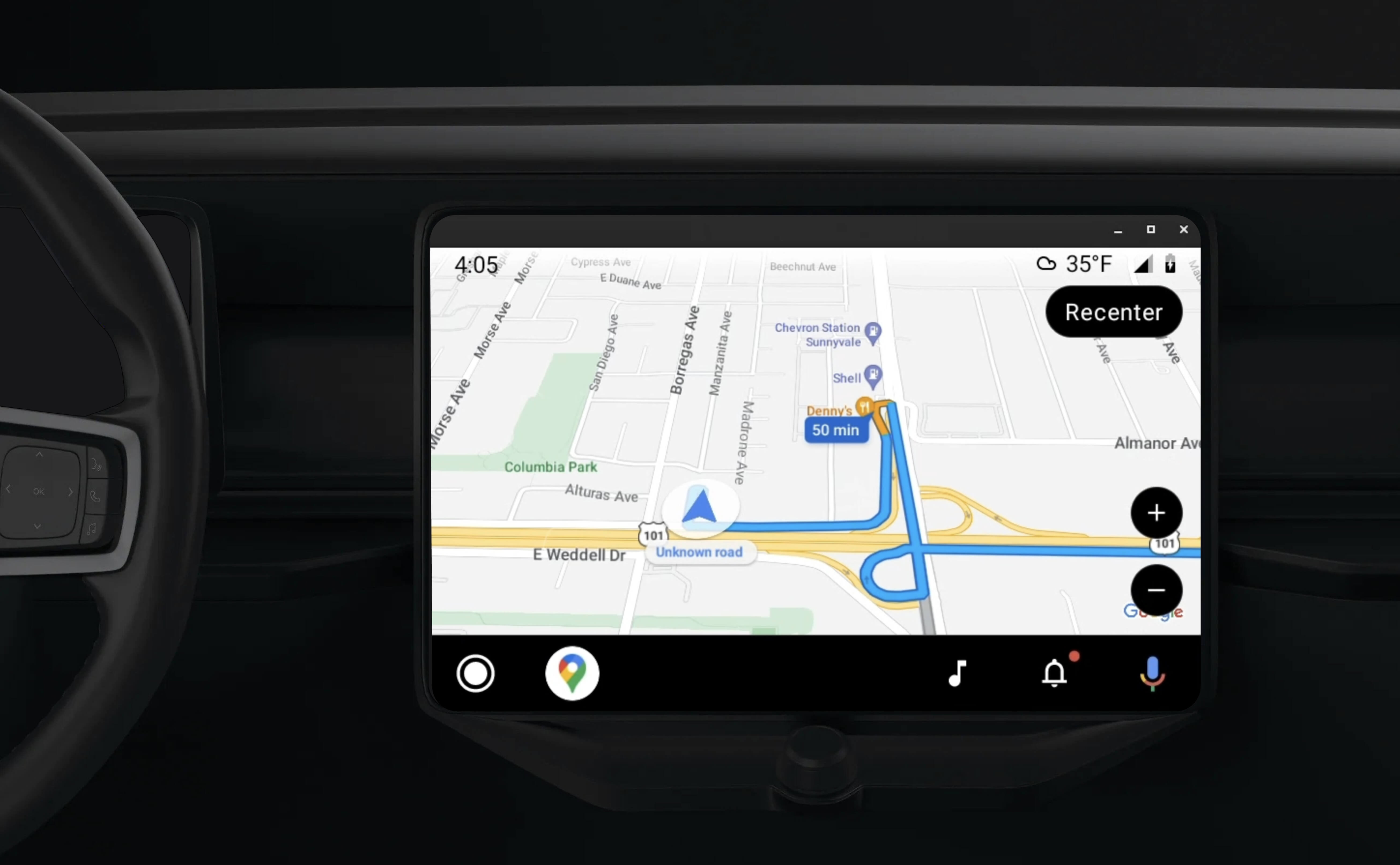 Android Auto 対応アプリを使用してナビゲーションを表示するインダッシュ ヘッドユニット。