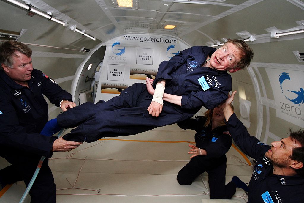 Fizyk Stephen Hawking w stanie zerowej grawitacji z NASA