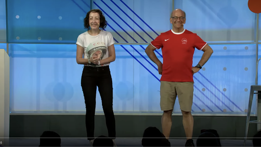 &quot;ماريا مويفا&quot;‏‫ و&quot;جون مولر&quot; على المنصة في مؤتمر Google I / O