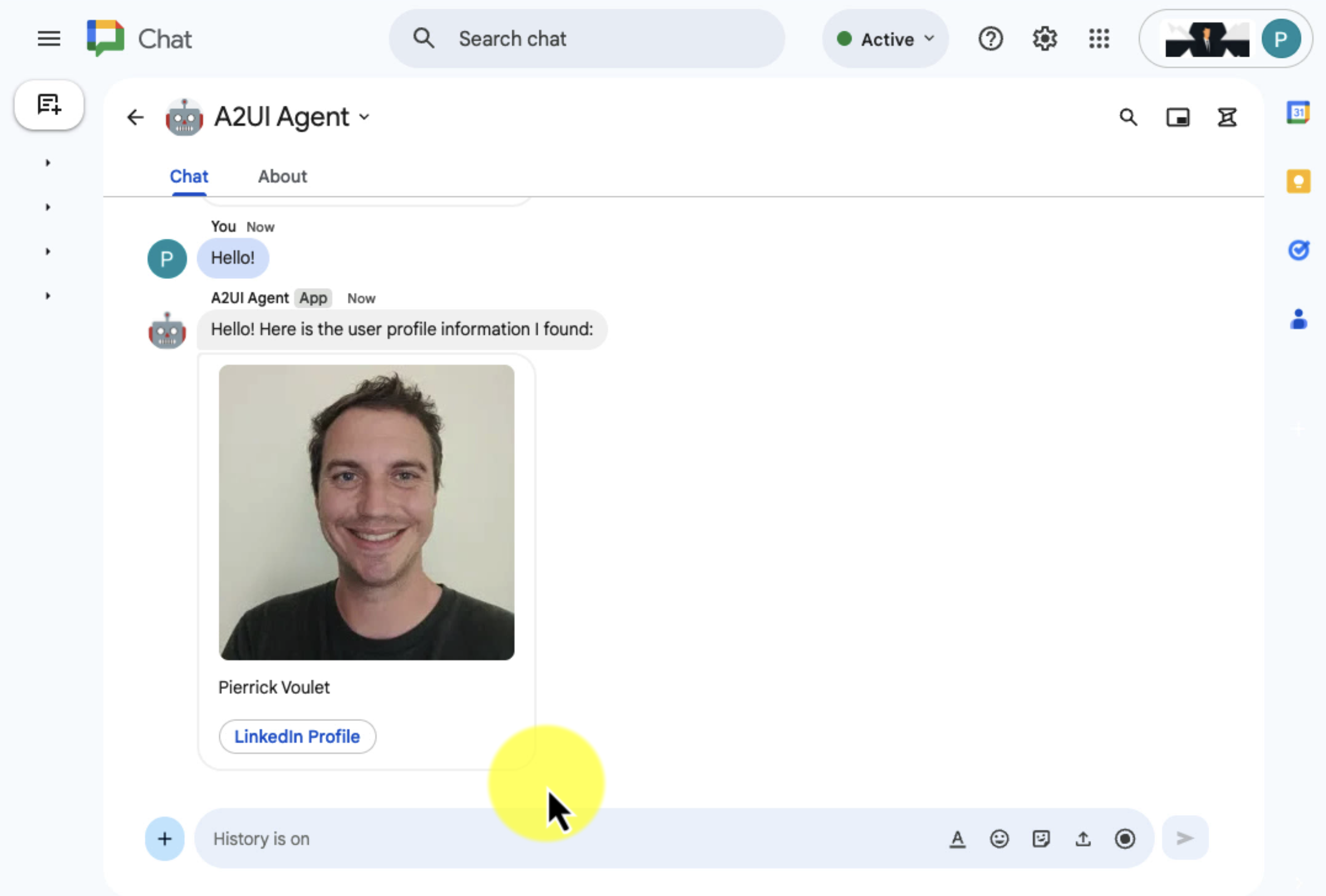 L'agente A2UI risponde all'utente con un messaggio di testo e una scheda contenente il nome, l'immagine e il pulsante LinkedIn del profilo.